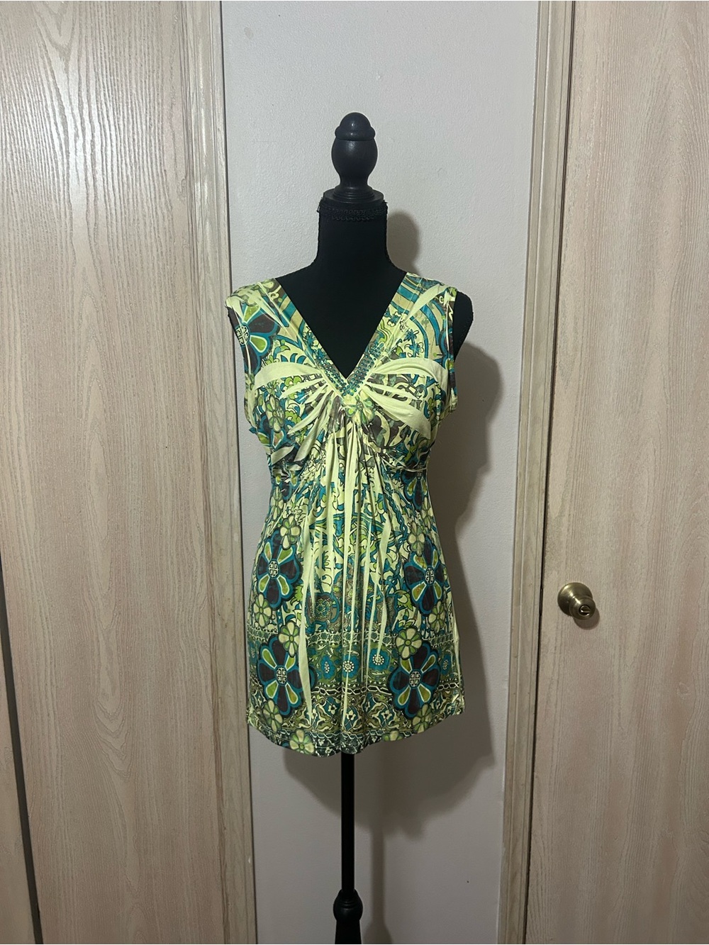 Sleeveless V-Neck Floral Empire Tunic Top - Yellow Green